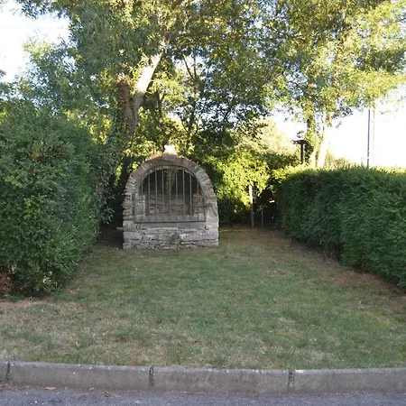 Gite Domaine De L'hermitage Apartment